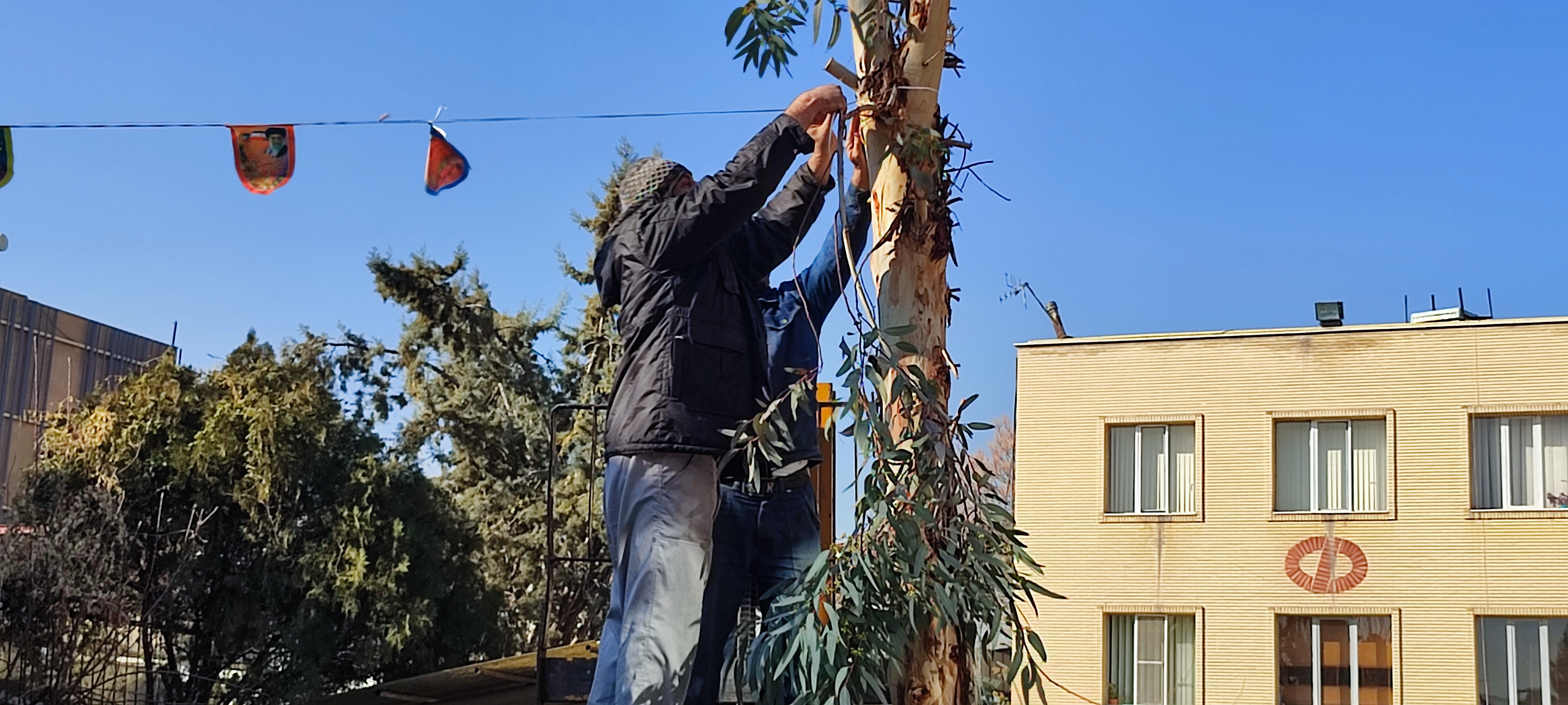 فضاسازی و آذین بندی شرکت آزمایشگاه فنی و مکانیک خاک به مناسبت دهه فجر عکاس: مجید قاضی پور - PHOTO: MAJIDGHAZIPOUR