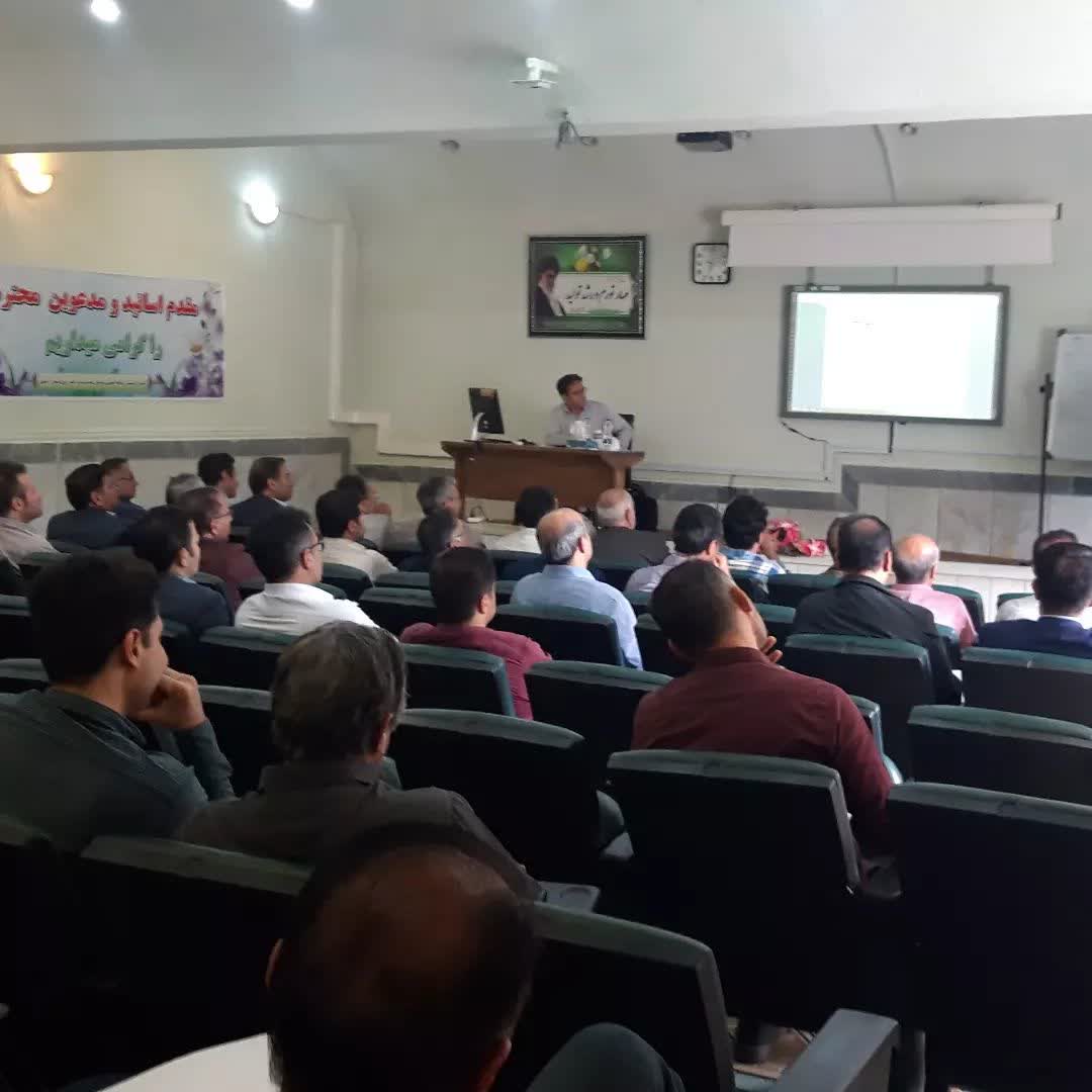 Holding a training workshop on asphalt basics and interpretation of asphalt laboratory sheets